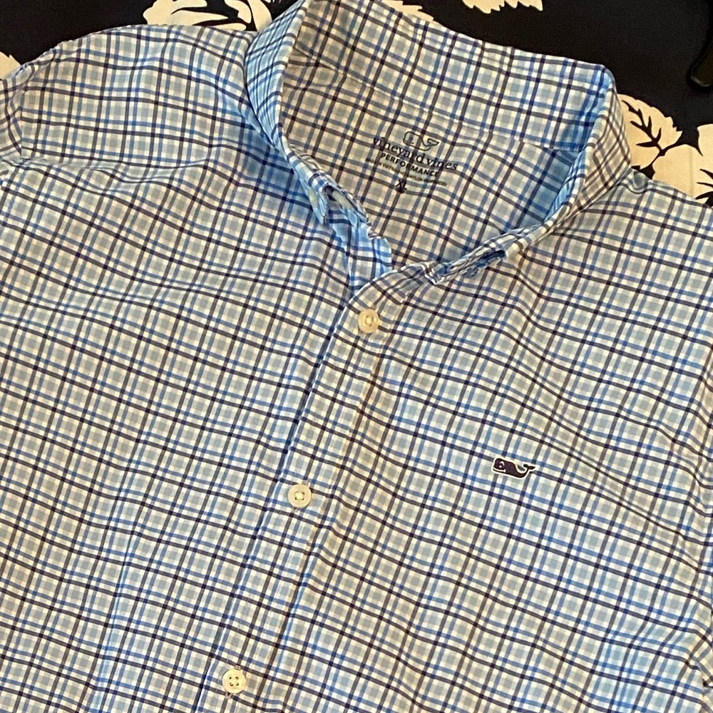 Vineyard Vines Boys Performance Button Up. XL